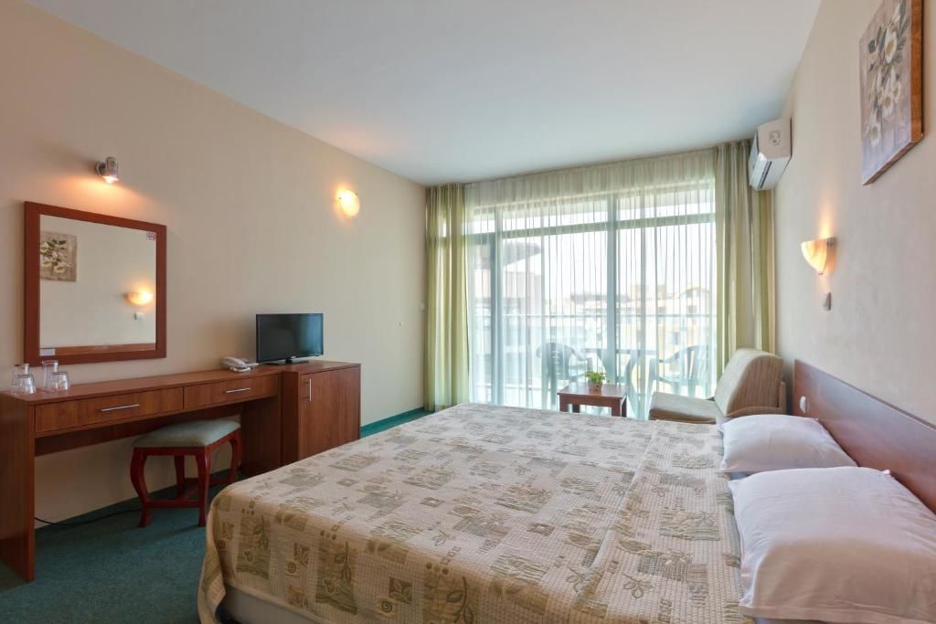 Отель Hotel L&B Солнечный Берег